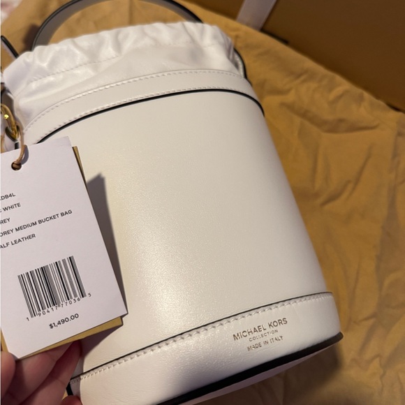 Audrey Medium Leather Bucket Bag - Picture 6 of 6